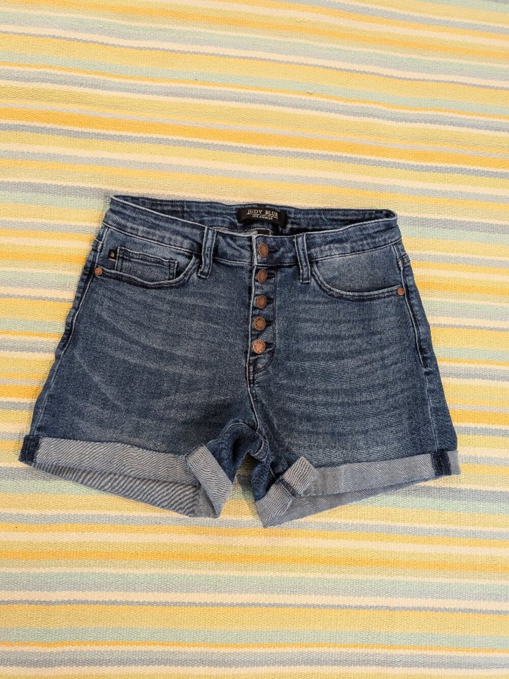 ⭐ Judy Blue High Rise Button Fly Cuffed Denim Shorts Medium Wash Size 29